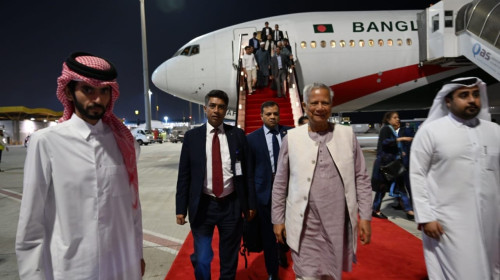 কাতারে প্রধান উপদেষ্টা ইউনূস, লাল গালিচায় অভ্যর্থনা
