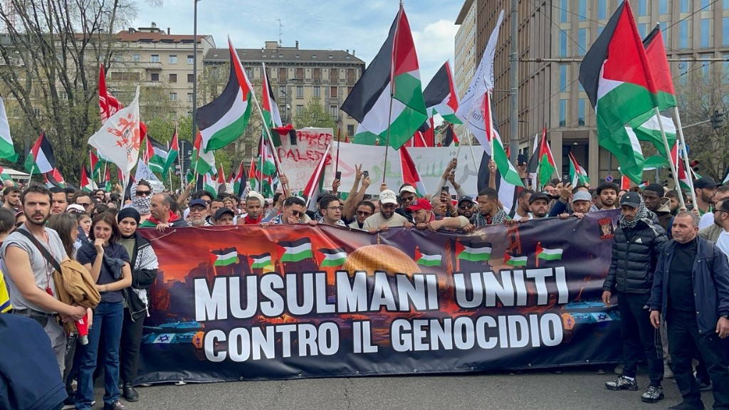 ইতালিতে ফিলিস্তিনের পক্ষে অভিবাসীদের মানববন্ধন