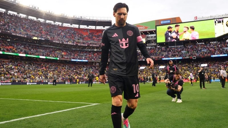 মেসিকে ঘিরে গ্যালারিতে উন্মাদনা, ম্যাচ জিতে ফিরল মায়ামি