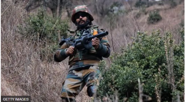 কাশ্মীরে পর্যটক বাসে হামলা নিহত অন্তত ২৪