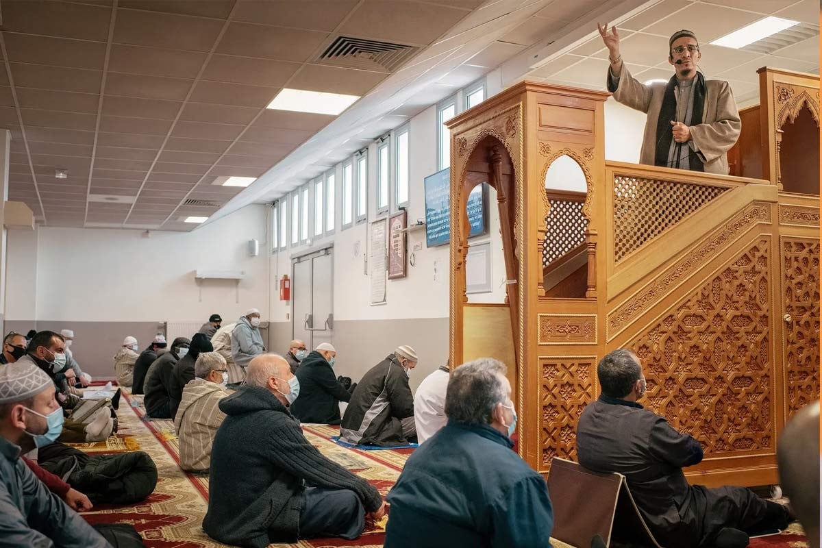 ফ্রান্সে পেশা হিসেবে রাষ্ট্রীয় স্বীকৃতি পেল ইমামতি