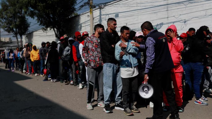 অভিবাসীদের নিয়ে মার্কিন সামরিক বিমান অবতরণে বাধা দিল মেক্সিকো