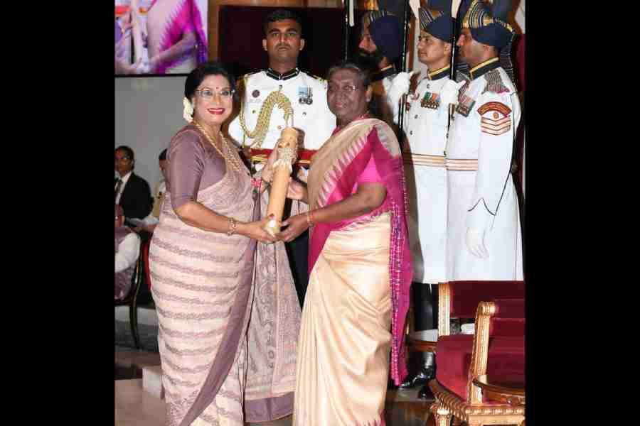 সিপিএমের আমন্ত্রণে ভারতে গায়িকা রেজওয়ানা চৌধুরী বন্যা