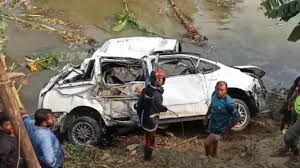 ফরিদপুরে ট্রেনের ধাক্কায় মাইক্রোবাস দুর্ঘটনা;  নিহত ৫