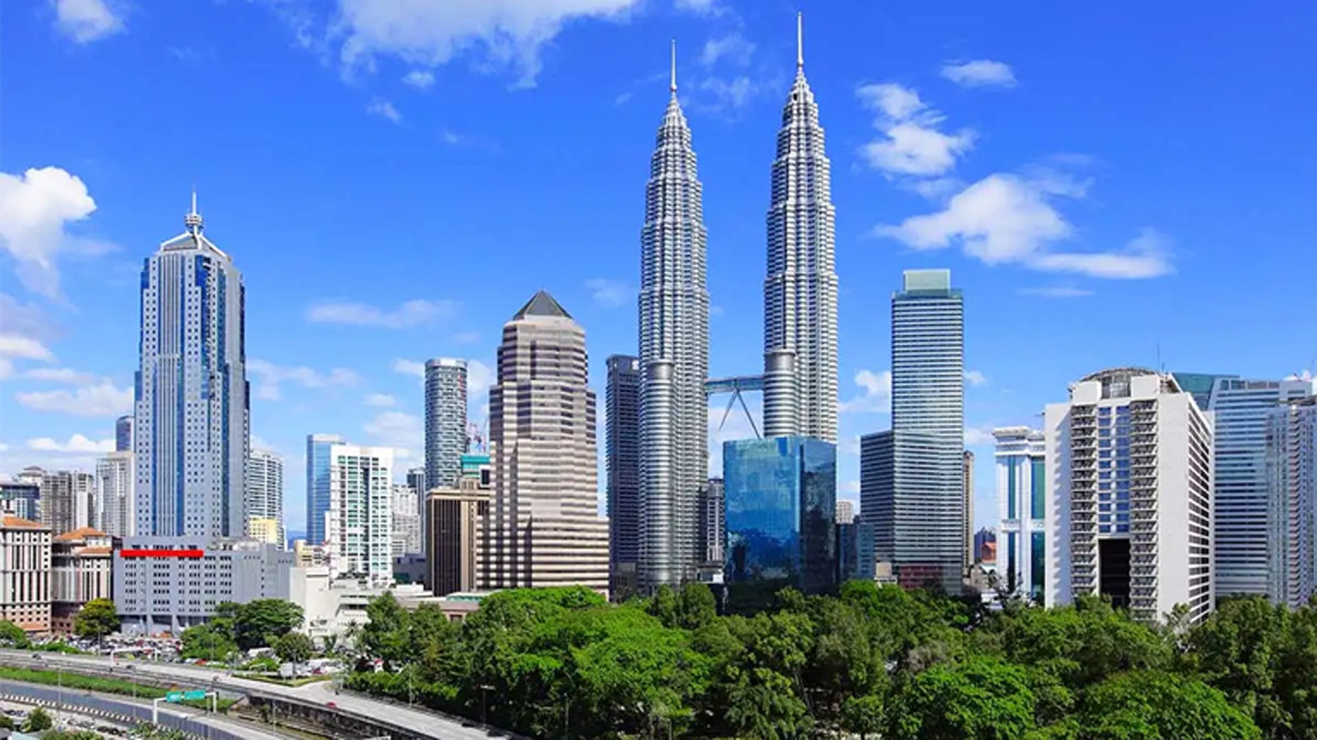 মালয়েশিয়ায় বৈদেশিক বিনিয়োগে রেকর্ড প্রবৃদ্ধি, শীর্ষে পরিষেবা খাত