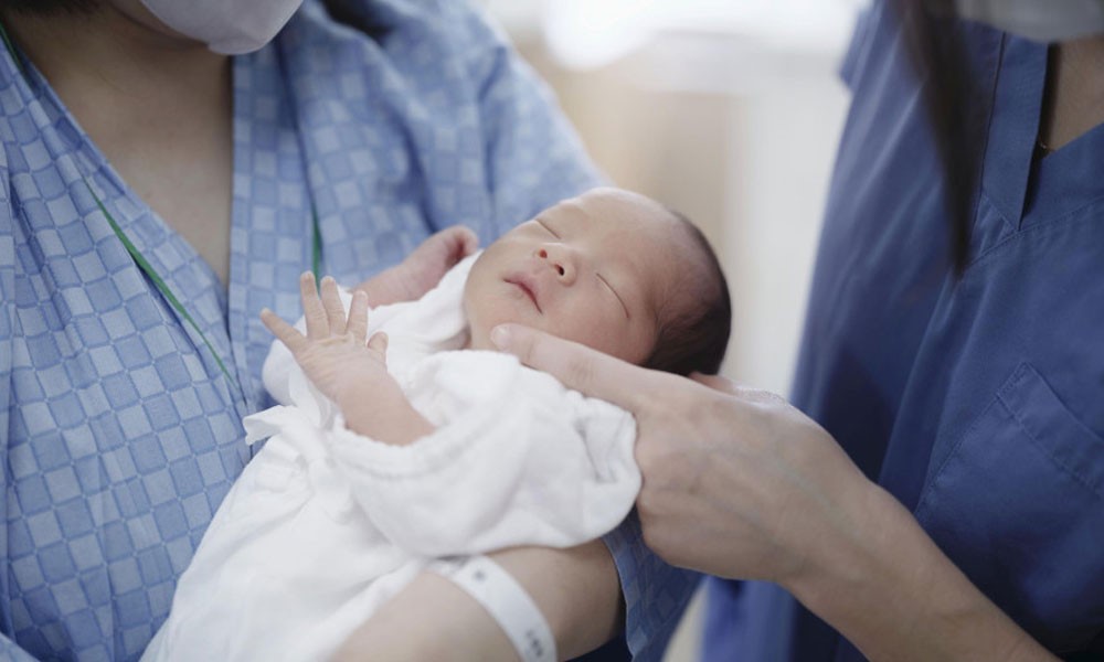 জাপানে জন্মহার প্রথমবারের মতো ৭ লাখের নিচে, বাড়ছে জনসংখ্যা সংকট