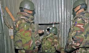 টঙ্গীর বস্তিতে সেনাবাহিনীর অভিযান: গোপন সুড়ঙ্গ দিয়ে পালালো অপরাধীরা