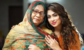 পারিবারিক দ্বন্দ্বে পপি