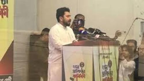 আওয়ামী লীগের নিবন্ধন বাতিল ও কার্যক্রম নিষিদ্ধের দাবি নাহিদ ইসলামের