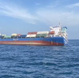 থাইল্যান্ড উপকূলে কন্টেইনারবাহী জাহাজডুবি, ১৬ বাংলাদেশি নাবিক উদ্ধার