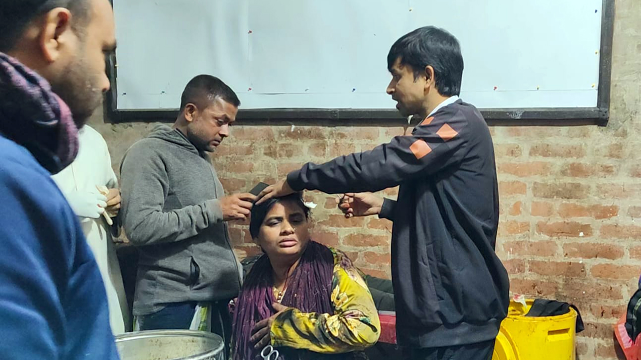 ভালুকায় মিনি বাস উল্টে নিহত ২