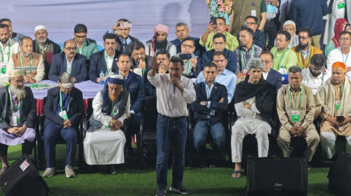 ধানের শীষের পাশাপাশি মাথাল ও খেজুর গাছ প্রতীকে ভোট চাইলেন তারেক রহমান